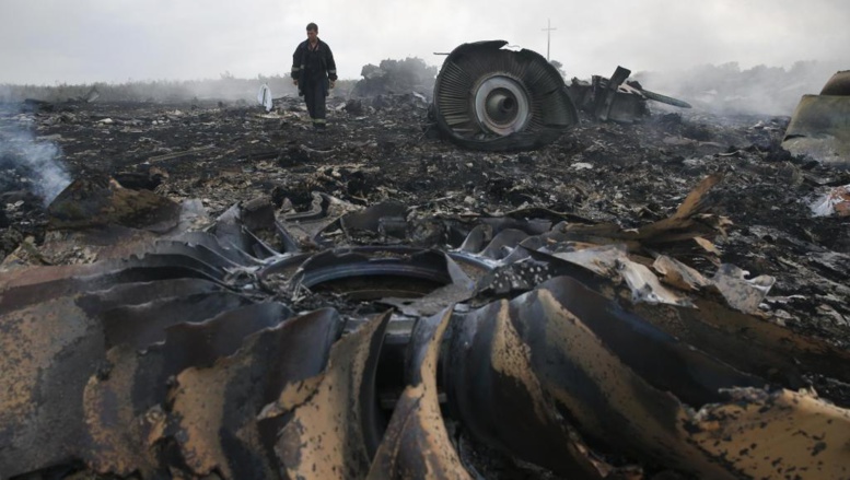 Crash du vol MH17 en Ukraine, les deux boîtes noires retrouvées Crash du vol MH17 en Ukraine, les deux boîtes noires retrouvées