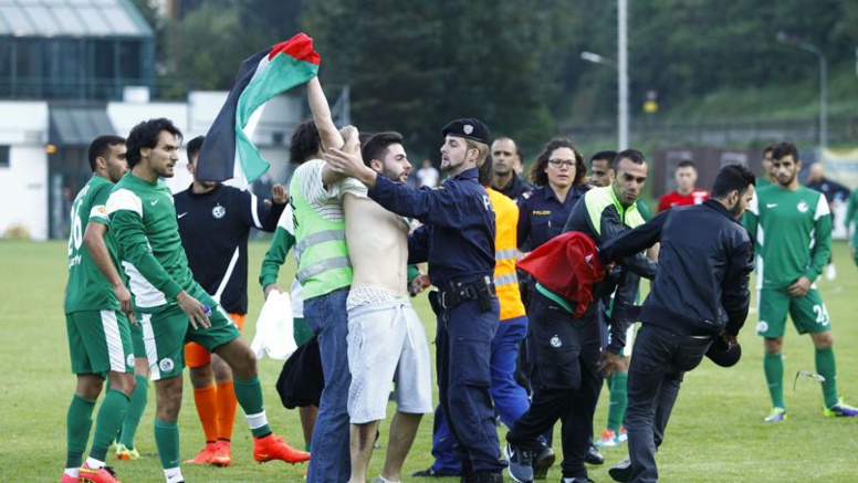Des anti-israéliens interrompent un match de football, des joueurs agressés