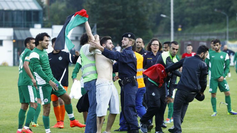 Des anti-israéliens interrompent un match de football, des joueurs agressés Des anti-israéliens interrompent un match de football, des joueurs agressés