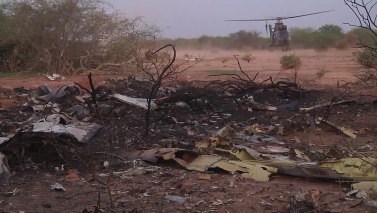 Une image prise sur le site du crash du vol AH 5017 de Air Algérie. REUTERS/ECPAD/Handout via Reuters