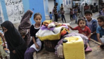 Des déplacés gazaouis dans une école des Nations-unies, danbs l'enclave palestinienne, le mardi 29 juillet. REUTERS/Finbarr O'Reilly
