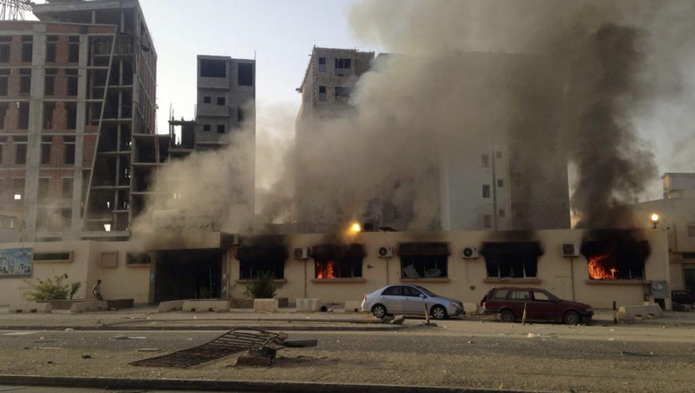 Scène de guerre à Benghazi, est de la Libye, le 6 juillet 2014. REUTERS/Stringer