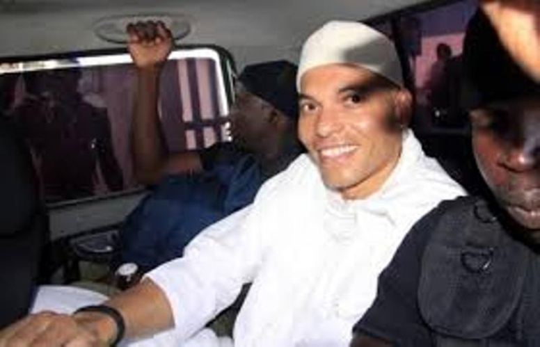 Direct procès de Karim: Les nerfs se réchauffent déja dans la salle Direct procès de Karim: Les nerfs se réchauffent déja dans la salle