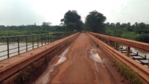 En RCA, le pont de Bambari:d'un côté la zone anti-balaka, de l'autre, la zone Seleka. RFI/DT