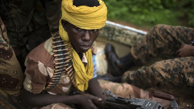 Un combattant Seleka, en mai dernier, près de Bambari, à 400 km au nord de Bangui, en Centrafrique (archives). REUTERS/Siegfried Modola