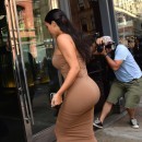 Photos : Kim Kardashian : découvrez en image l'impressionnante évolution de son fessier !