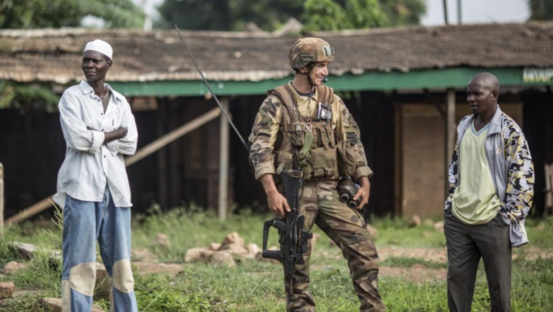 Soldat français de la force Sangaris dans le quartier musulman du PK5 de Bangui, le 31 mai 2014. AFP/Marco Longari