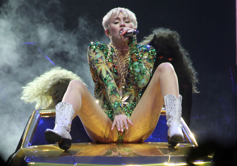 Miley Cyrus, trop vulgaire, interdite de concert en République Dominicaine Miley Cyrus, trop vulgaire, interdite de concert en République Dominicaine