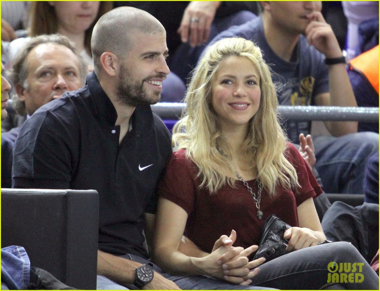 Shakira enceinte : Elle confirme attendre son 2e bébé avec Gerard Piqué Shakira enceinte : Elle confirme attendre son 2e bébé avec Gerard Piqué
