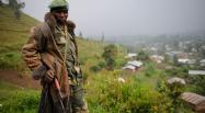 Un rebelle du M23 sur les hauteurs de Bunagana, en juillet 2012. AFP PHOTO / PHIL MOORE