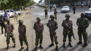 Les observateurs indiquent que les soldats nigérians ne sont pas suffisamment équipés pour faire face à la puissance de feu du groupe islamiste.