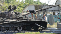 Les attaques ont repris dans la nuit de samedi à dimanche à Donestk et Marioupol.