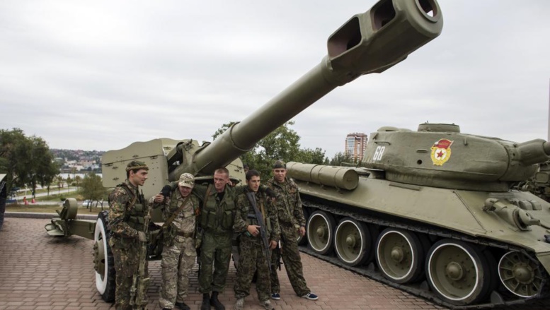 A Donetsk, les tirs d'artillerie retentissent chaque jour.