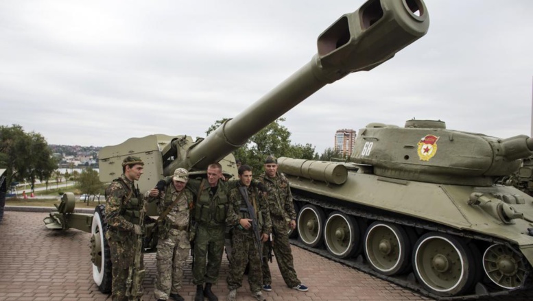 A Donetsk, les tirs d'artillerie retentissent chaque jour. A Donetsk, les tirs d'artillerie retentissent chaque jour.