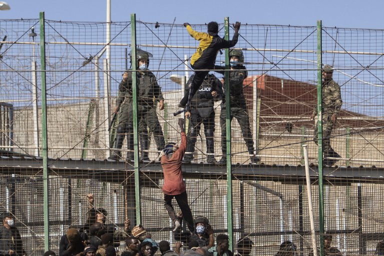 Drame de Melilla: au Maroc, peines durcies en appel pour 13 migrants