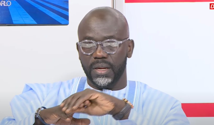 Cheikh Yerim Seck écrit un livre "bourré de révélations" sur Macky Sall Cheikh Yerim Seck écrit un livre "bourré de révélations" sur Macky Sall
