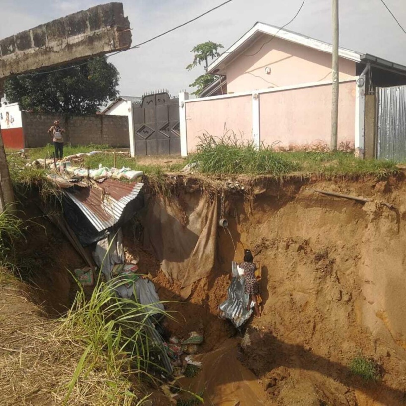 Congo-B: les éboulements causés par les pluies sur le point d’engloutir une école Congo-B: les éboulements causés par les pluies sur le point d’engloutir une école