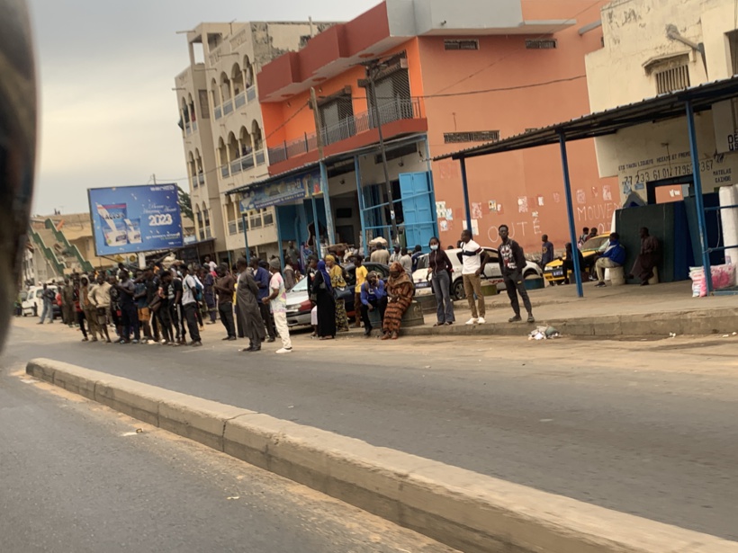 Grève des transporteurs: les usagers dakarois dans la peine, les moto-jakarta prennent le pouvoir et dictent leur loi Grève des transporteurs: les usagers dakarois dans la peine, les moto-jakarta prennent le pouvoir et dictent leur loi