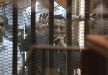 Egypte: la justice se prononce sur le sort de l'ancien président Moubarak