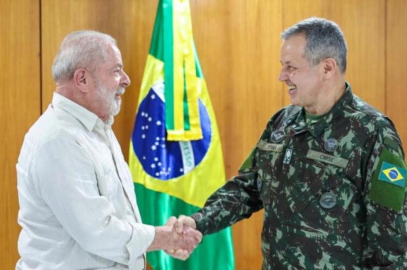 Brésil: Lula limoge et remplace le chef de l'armée de terre après l'assaut de Brasilia Brésil: Lula limoge et remplace le chef de l'armée de terre après l'assaut de Brasilia