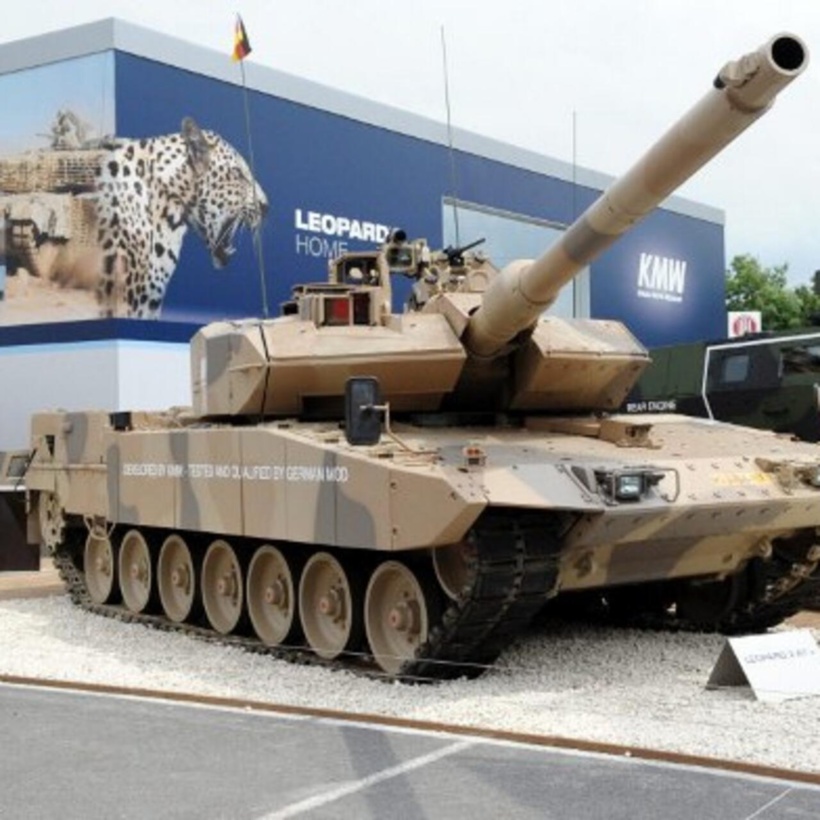 Livraisons de chars Leopard à l'Ukraine: le chancelier allemand Olaf Scholz sous pression