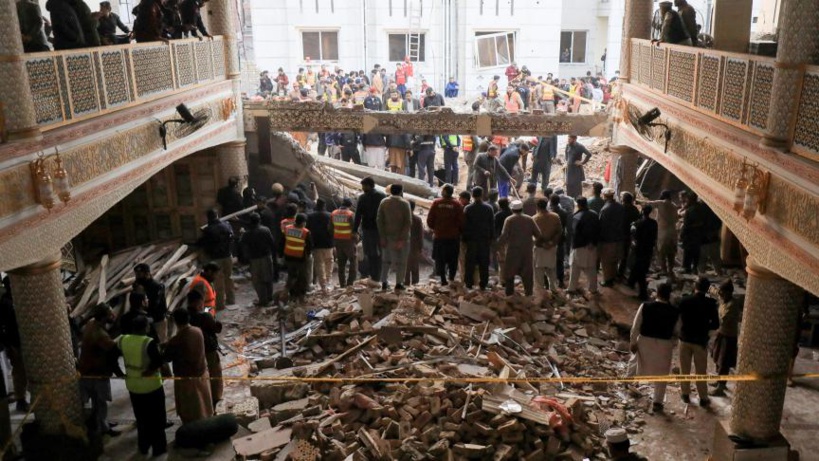Explosion dans une mosquée au Pakistan: le bilan monte à 83 morts (hôpital)