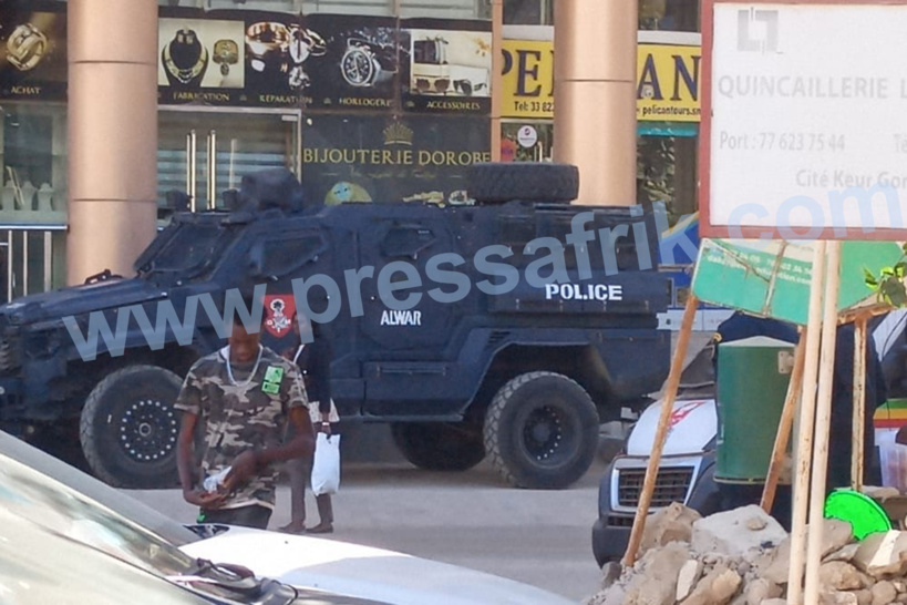 Affaire des 29 milliards FCFA: Cité Keur Gorgui en état de siège, le domicile de Sonko bunkerisé (IMAGES) Affaire des 29 milliards FCFA: Cité Keur Gorgui en état de siège, le domicile de Sonko bunkerisé (IMAGES)