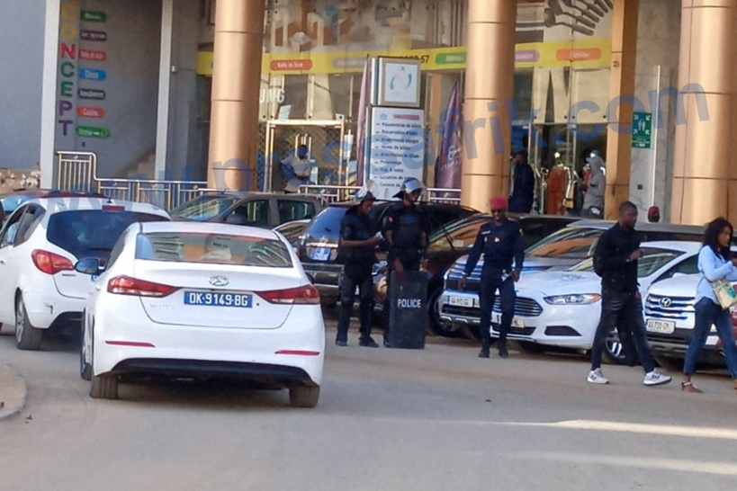 Affaire des 29 milliards FCFA: Cité Keur Gorgui en état de siège, le domicile de Sonko bunkerisé (IMAGES) Affaire des 29 milliards FCFA: Cité Keur Gorgui en état de siège, le domicile de Sonko bunkerisé (IMAGES)