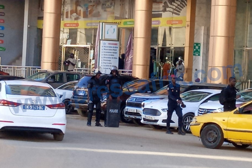 Affaire des 29 milliards FCFA: Cité Keur Gorgui en état de siège, le domicile de Sonko bunkerisé (IMAGES) Affaire des 29 milliards FCFA: Cité Keur Gorgui en état de siège, le domicile de Sonko bunkerisé (IMAGES)