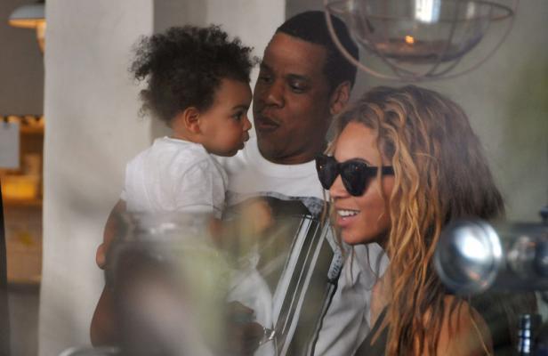 Beyoncé : toujours à Paris, elle s'offre une visite privée du Louvre en famille !