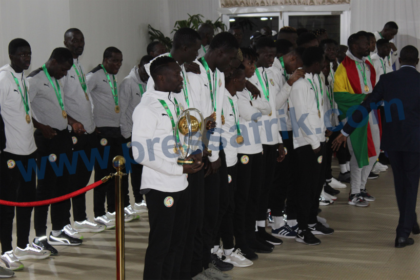 Les deux délégations CAN Beach soccer et CHAN reçus en audience par le Chef de l’Etat, Son Excellence Macky Sall ( Images ) Les deux délégations CAN Beach soccer et CHAN reçus en audience par le Chef de l’Etat, Son Excellence Macky Sall ( Images )