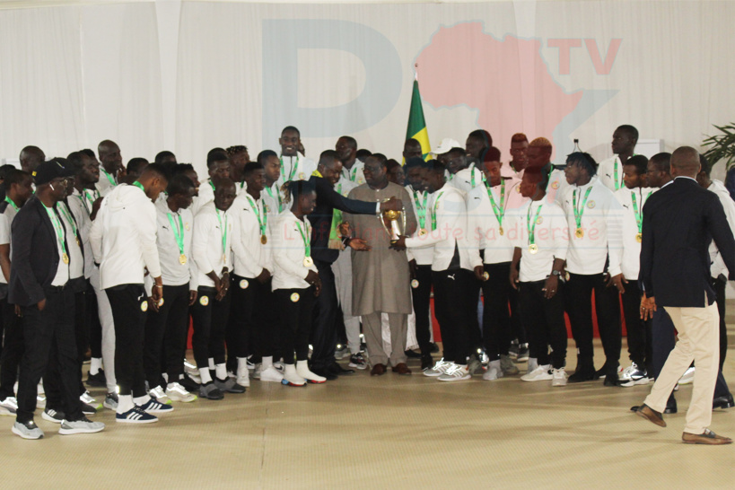 Les deux délégations CAN Beach soccer et CHAN reçus en audience par le Chef de l’Etat, Son Excellence Macky Sall ( Images ) Les deux délégations CAN Beach soccer et CHAN reçus en audience par le Chef de l’Etat, Son Excellence Macky Sall ( Images )