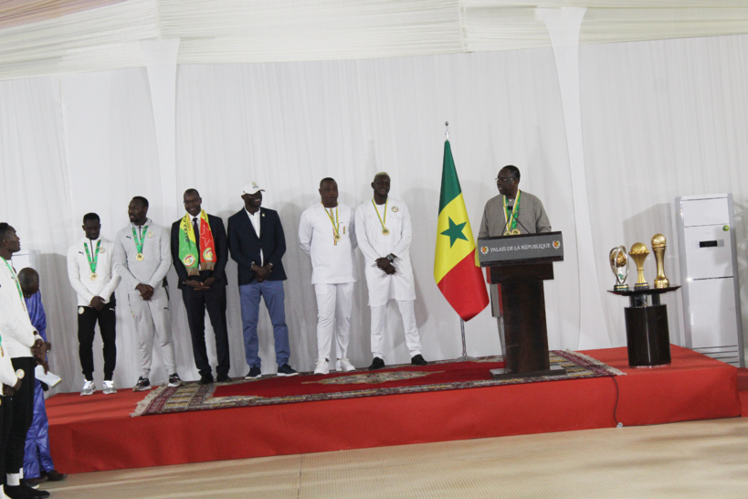Les deux délégations CAN Beach soccer et CHAN reçus en audience par le Chef de l’Etat, Son Excellence Macky Sall ( Images ) Les deux délégations CAN Beach soccer et CHAN reçus en audience par le Chef de l’Etat, Son Excellence Macky Sall ( Images )