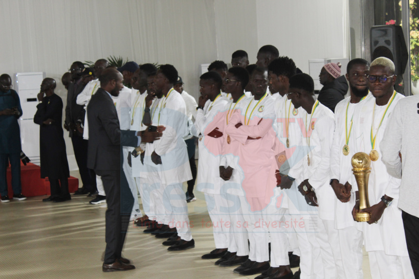 Les deux délégations CAN Beach soccer et CHAN ​reçus en audience par le Chef de l’Etat, Son Excellence Macky Sall ( Images )