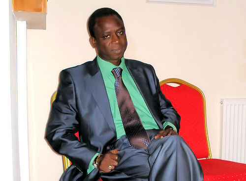 Thione Seck dans de sales draps 