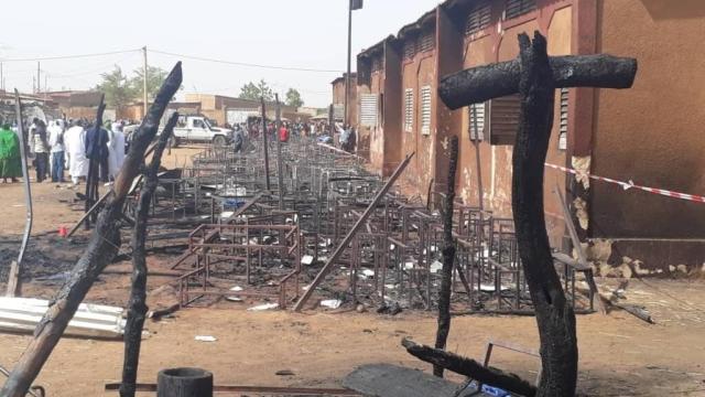  Niger: un incendie dans une école expose à nouveau les risques des classes paillotes