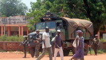 La force Sangaris sécurise un arrêt de bus à Bangui, le 8 octobre 2014.