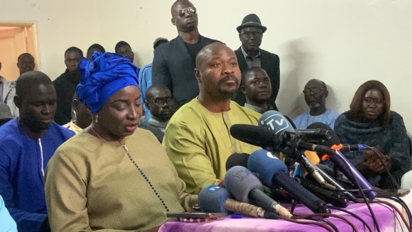 Au siège de Frapp, Mimi Touré se range au côté des victimes et révèle: "j'ai été moi-même victime de licenciement abusif à la SOTRAC" Au siège de Frapp, Mimi Touré se range au côté des victimes et révèle: "j'ai été moi-même victime de licenciement abusif à la SOTRAC"