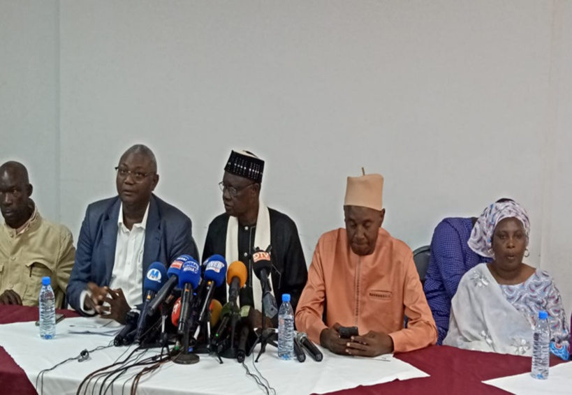 Les proches de Me El hadji Diouf demandent à l'Ordre des avocats de le laisser boucler l'affaire Sonko-Adji Sarr Les proches de Me El hadji Diouf demandent à l'Ordre des avocats de le laisser boucler l'affaire Sonko-Adji Sarr