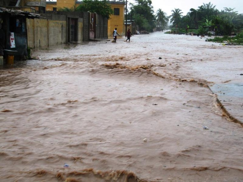 Lendemain de pluie à Tamba : beaucoup, beaucoup de dégâts, huit blessés Lendemain de pluie à Tamba : beaucoup, beaucoup de dégâts, huit blessés