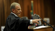 Au dernier jour des plaidoiries du procès d'Oscar Pistorius, le procureur Gerrie Nel a requis dix ans de prison contre le champion paralympique. Pretoria, le 17 octobre 2014. REUTERS/Werner Beukes/Pool
