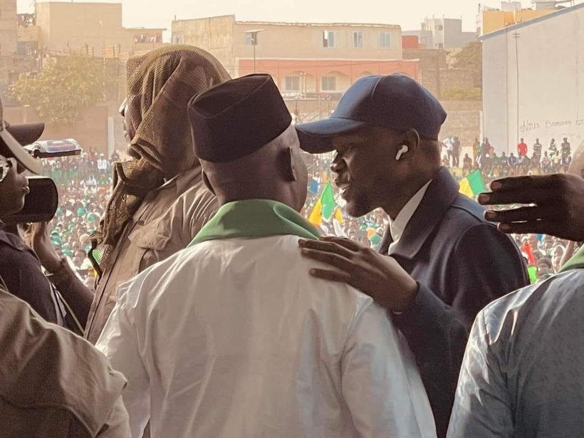 Ousmane Sonko et les leaders de YAW présents au meeting du PUR Ousmane Sonko et les leaders de YAW présents au meeting du PUR