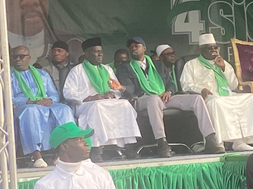 Ousmane Sonko et les leaders de YAW présents au meeting du PUR Ousmane Sonko et les leaders de YAW présents au meeting du PUR