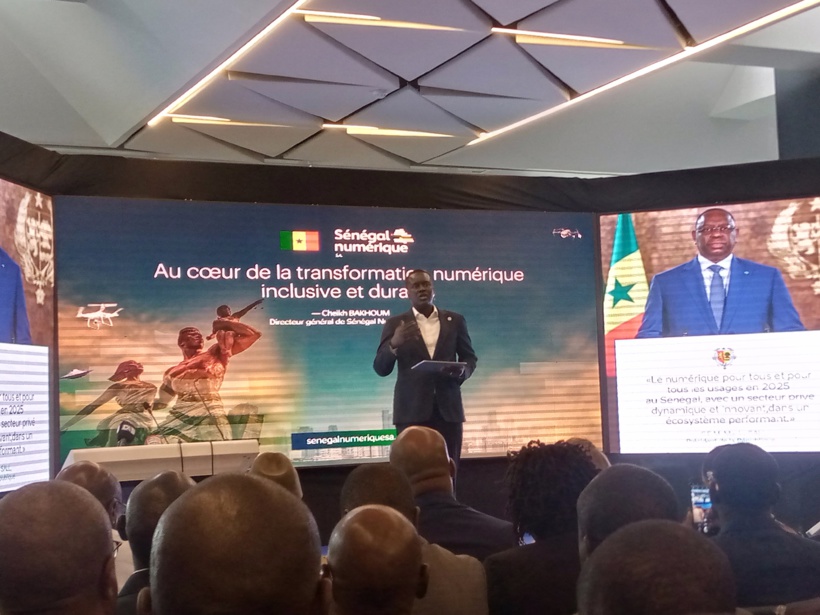 Cheikh Bakhoum présente au public les catalogues de services du Sénégal numérique SA 