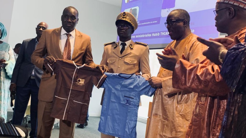 30 milliards pour confection tenues scolaires: les écoles livrées à 4 mois de la fermeture des classes... avec un retard de 2 ans 30 milliards pour confection tenues scolaires: les écoles livrées à 4 mois de la fermeture des classes... avec un retard de 2 ans