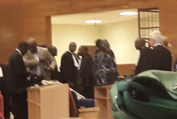 Direct procès de Karim: le Président Henry Grégoire Diop hausse le ton contre le service d'ordre