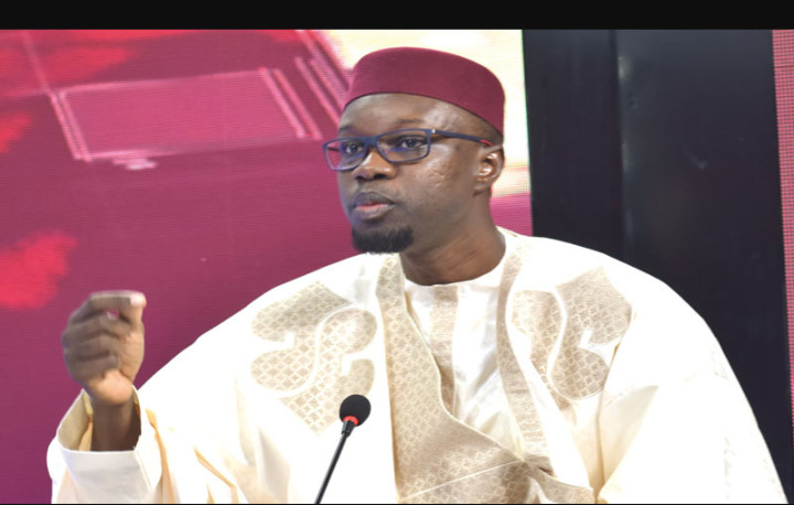 Sonko devant le khalife des Layènes: « Nous  sommes pour la paix et la stabilité dans ce pays»