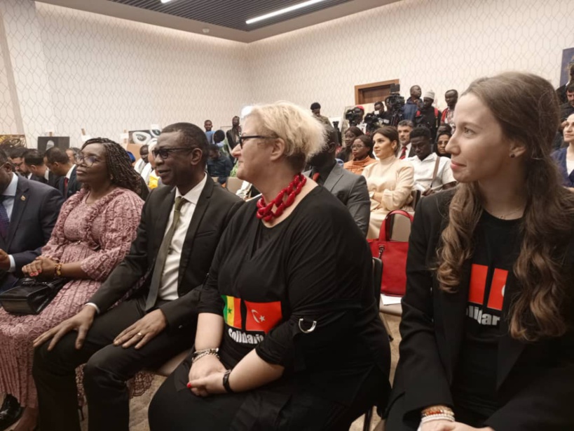 Séisme en Turquie : plus de 50 millions FCFA collectés, un maillot de Diouf, le grand boubou de Youssou Ndour vendus Séisme en Turquie : plus de 50 millions FCFA collectés, un maillot de Diouf, le grand boubou de Youssou Ndour vendus