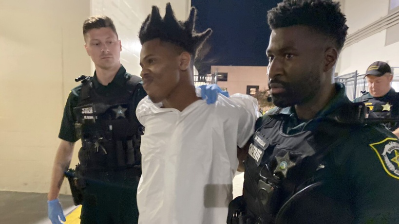 Aux États-Unis, un meurtrier tue un journaliste qui enquêtait sur les lieux de son crime Aux États-Unis, un meurtrier tue un journaliste qui enquêtait sur les lieux de son crime