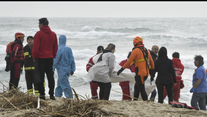 Italie: 59 morts dans le naufrage d’une embarcation de migrants Italie: 59 morts dans le naufrage d’une embarcation de migrants